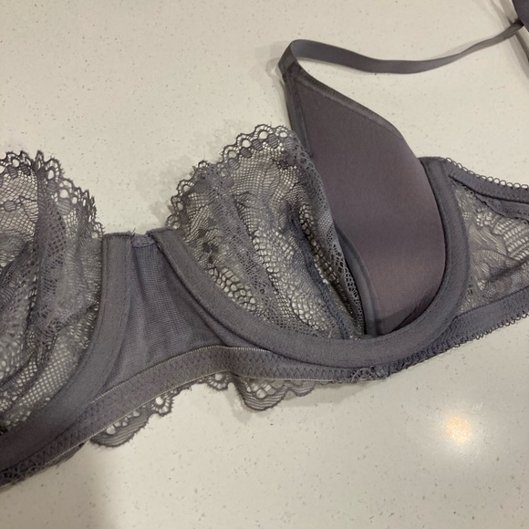 Sexy grey Calvin Klein bra - Picture 3 of 4